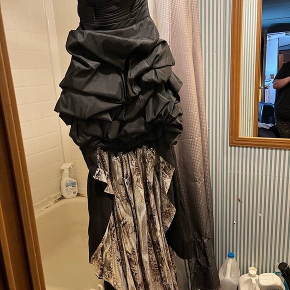 Elegant Black and Patterned Evening Gown brand new with tag, in plastic. - Picture 2 of 3